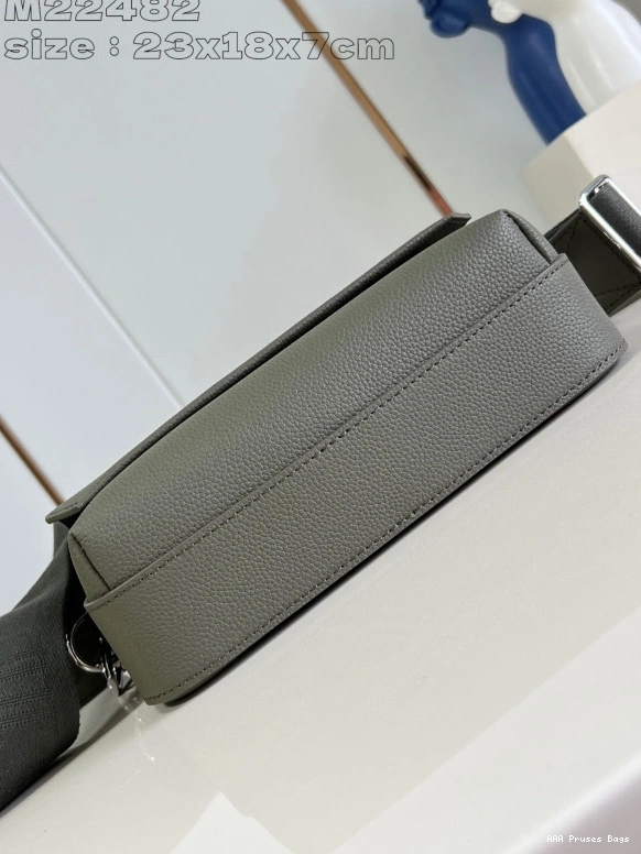 AAA Pruses Bags Fastline Messenger-23.5*18*7CM VUITTON LOUIS 0718